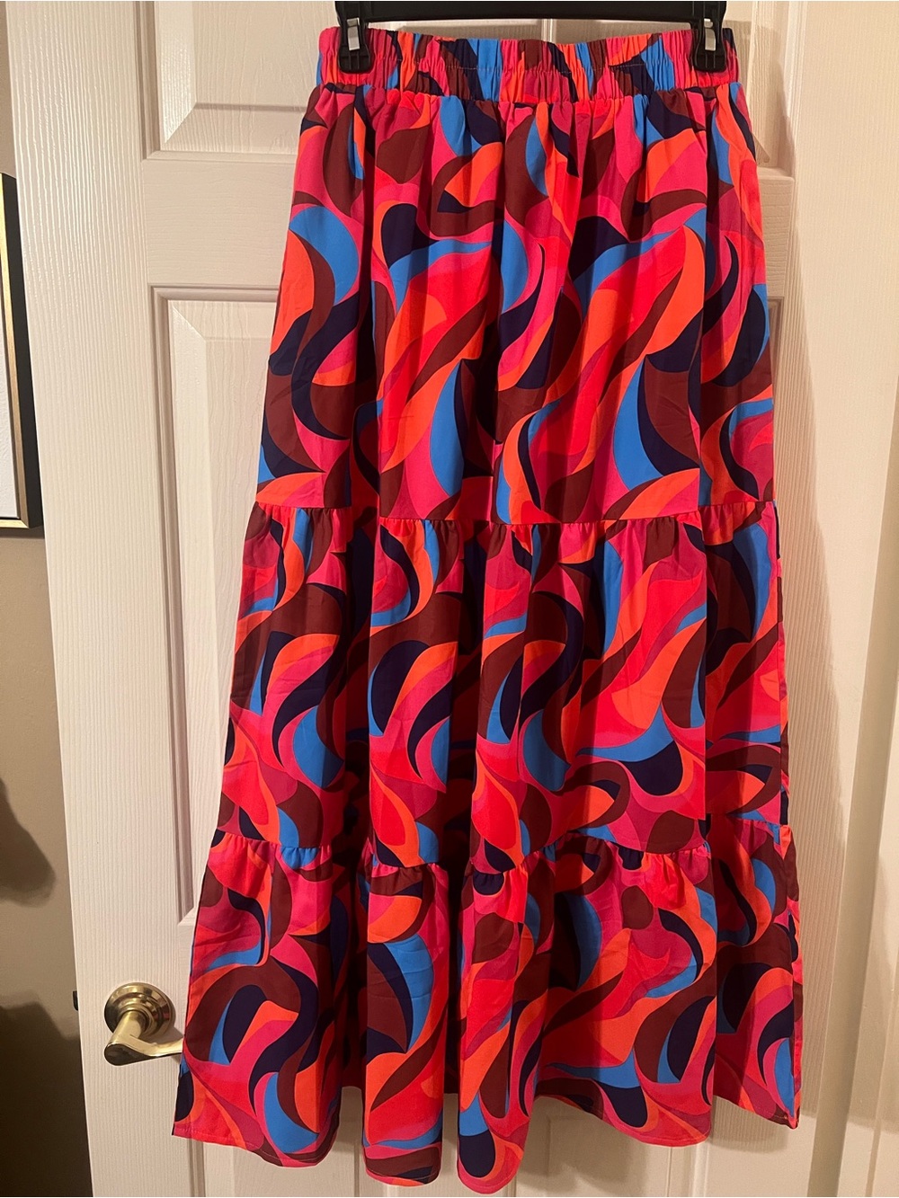 NWOT 🛍️3 for 25 🛍️ Arolina Bold Multicolor Swirl Tiered Maxi Skirt  Size Small - Picture 5 of 7
